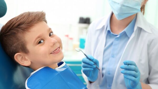 Kinder beim Zahnarzt